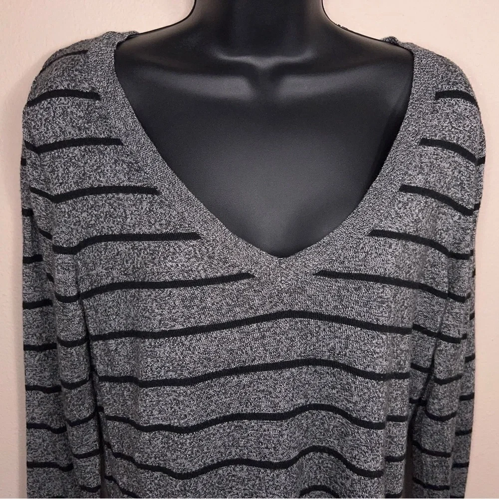 Large Mossimo Grey Black Striped Long Sleeve Sweater Vneck Knit Womens Academia